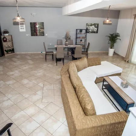 Gravanis Ir וילה